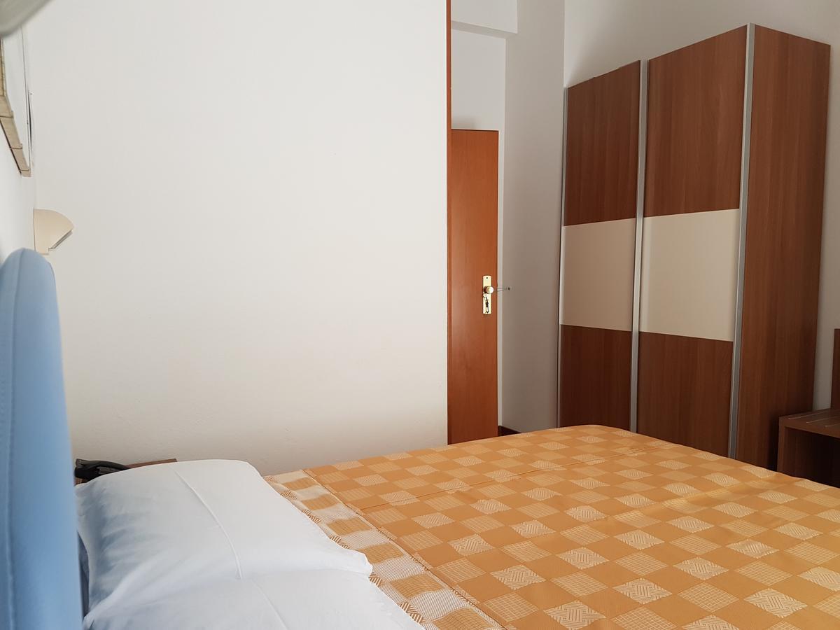 Hotel La Falena Cervia Exterior photo