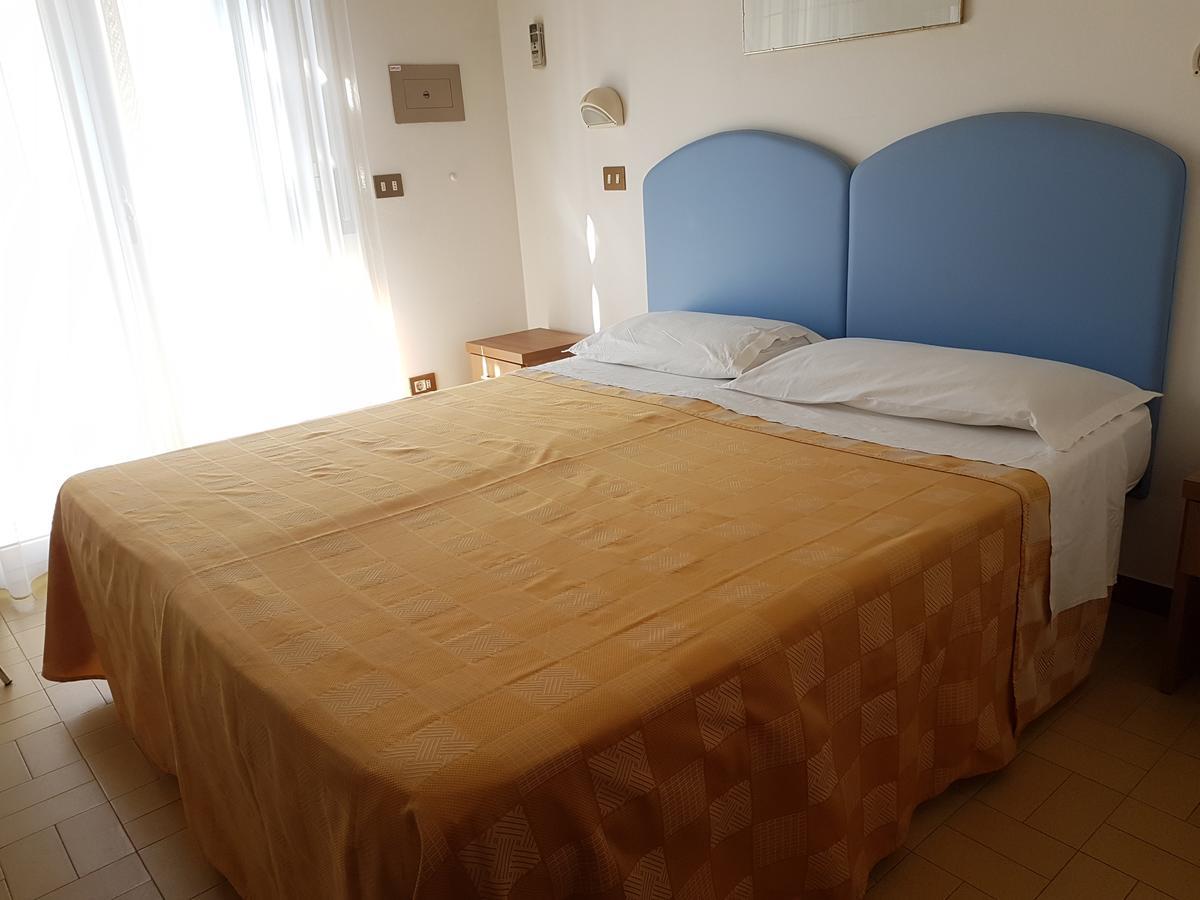 Hotel La Falena Cervia Exterior photo